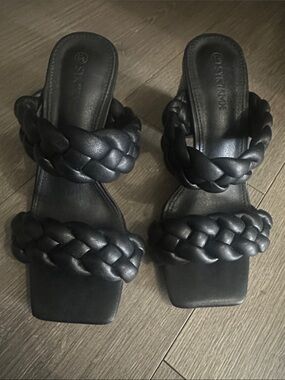 Black Braided Double-Band Chunky Block Heels
